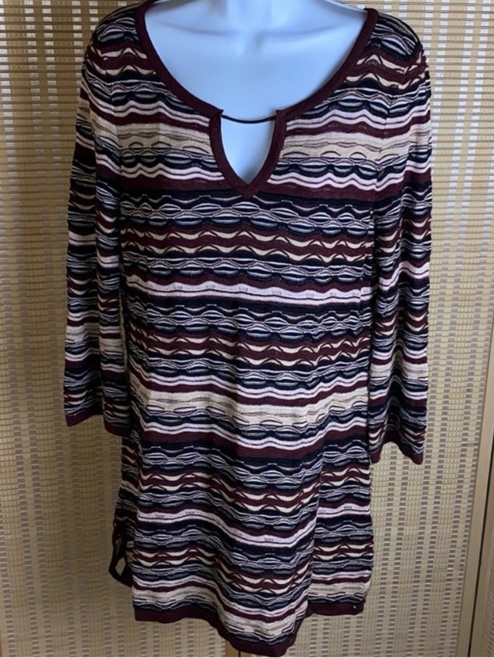 White House Black Market Patterned Striped Tunic Sweater Size LG Maroon Keyhole